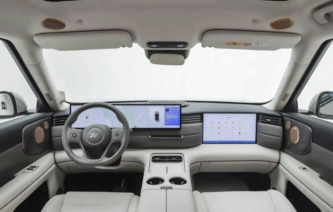 智己 LS8同样是20万价位你会选择它吗？智己 LS8 是一款中大型智能豪华 S