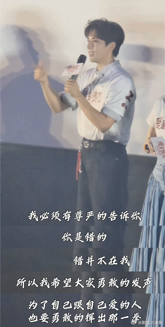 王安宇路演现场作文直出 他从契诃夫讲到刘浩，从尊严讲到勇敢，逻辑线很清晰。不是临