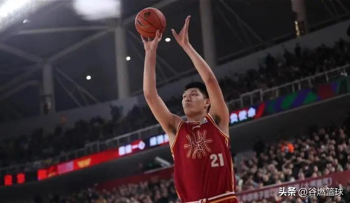 山西男篮中锋刘传兴在前天晚上对阵山东男篮的比赛中被陶汉林击中脖颈与锁骨连接处部位