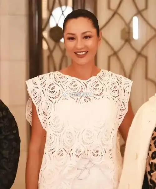 近期娱乐动态速览1. 《从红月开始》官宣翟潇闻参演2. 👖旅行综艺《风犬下西洋