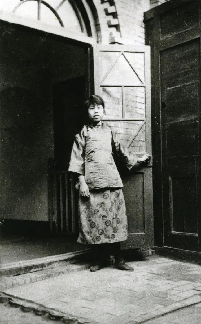 邓颖超（1904年2月4日-1992年7月11日），原名邓文淑，祖籍河南光山，生