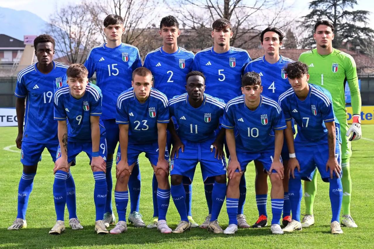 🇮🇹意大利足球🇮🇹
【意大利U18】
1号:普拉亚(斯佩齐亚)
4号:门