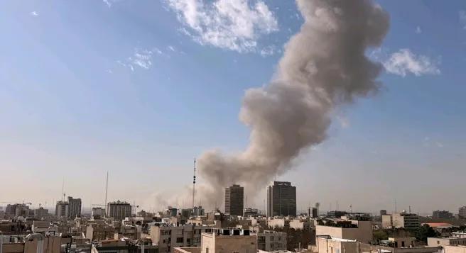 美国中央司令部3月2日表示，3架美国F-15E战机于3月1日在科威特上空被友军击