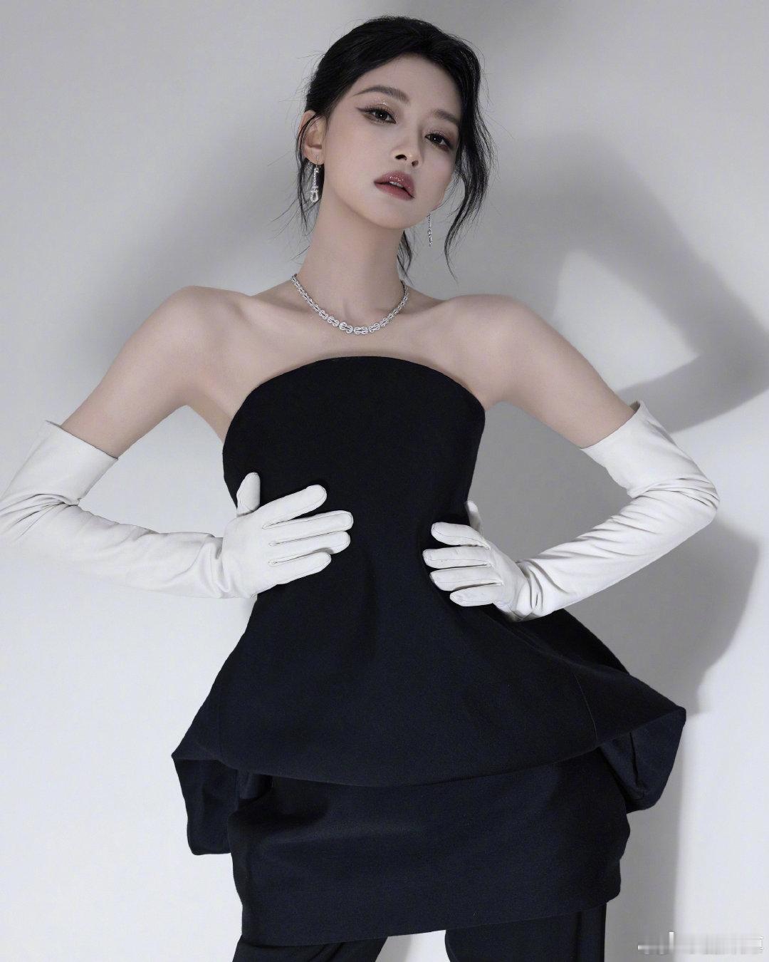 孙怡女明星 被孙怡今晚的状态狠狠折服，漫步红毯闪闪发光，仪态颜值双在线，妥妥的人