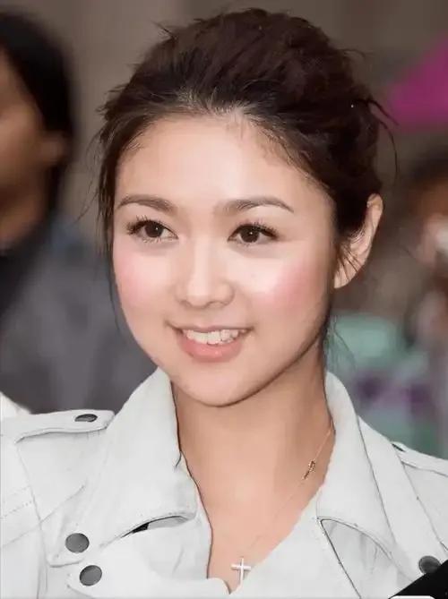 看看这个，首先这女生本身就清纯[耶][耶][耶]