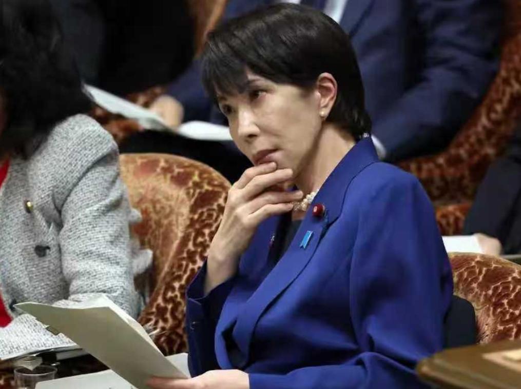 “轰隆”一声巨响！日方一天迈出危险两步

“轰隆”一声巨响！4月21日上午，日本