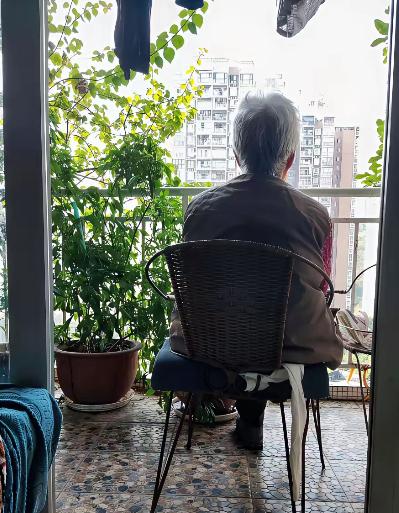 昨天吵了一架今天不理人了