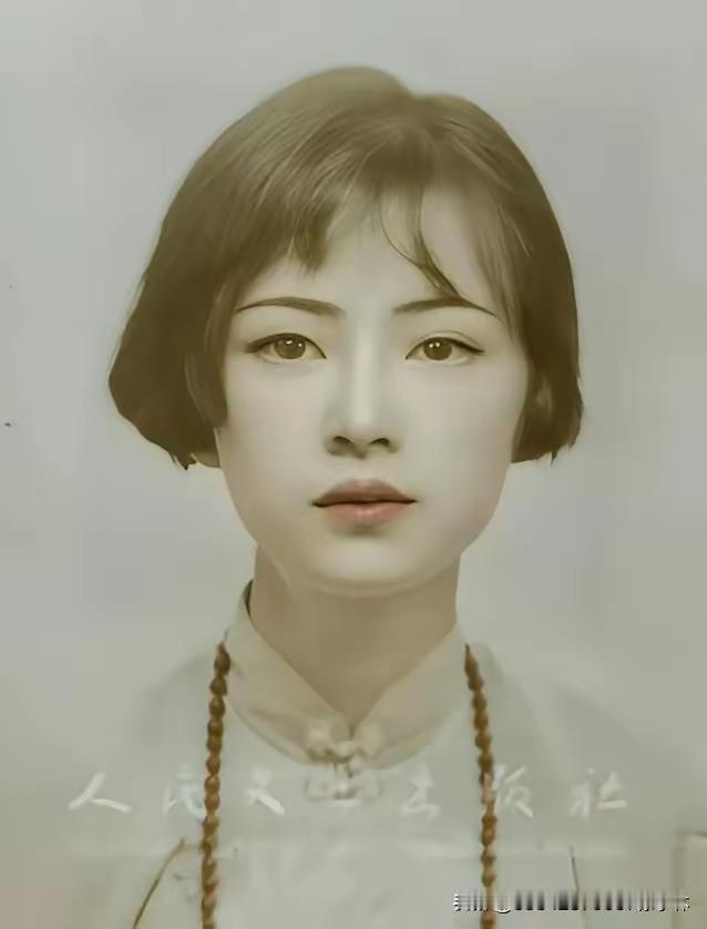 王铎：林徽因的这张脸太真了

我确实盯着她看了很久。的确，她不单纯是好看。