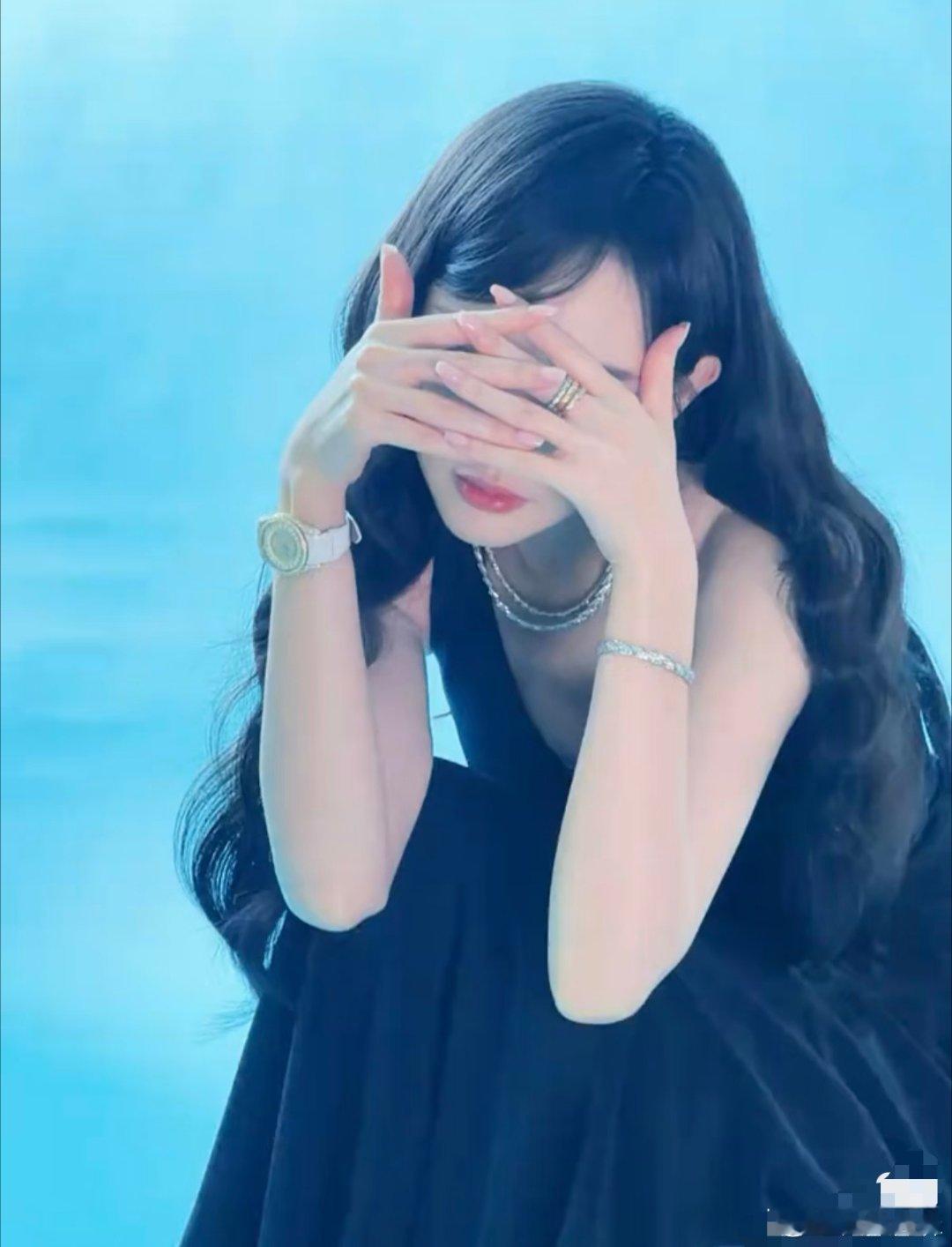 唐嫣深v鱼尾裙太美了太美了！​​​