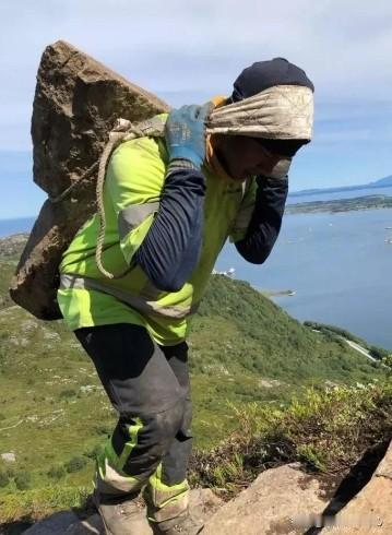 挪威提供年薪26万给尼泊尔人修建挪威山间的道路。
挪威已经持续好多年雇佣尼泊尔的