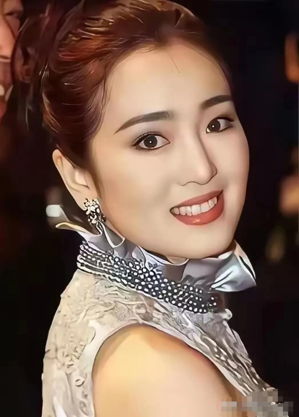 淡妆的巩俐好美啊