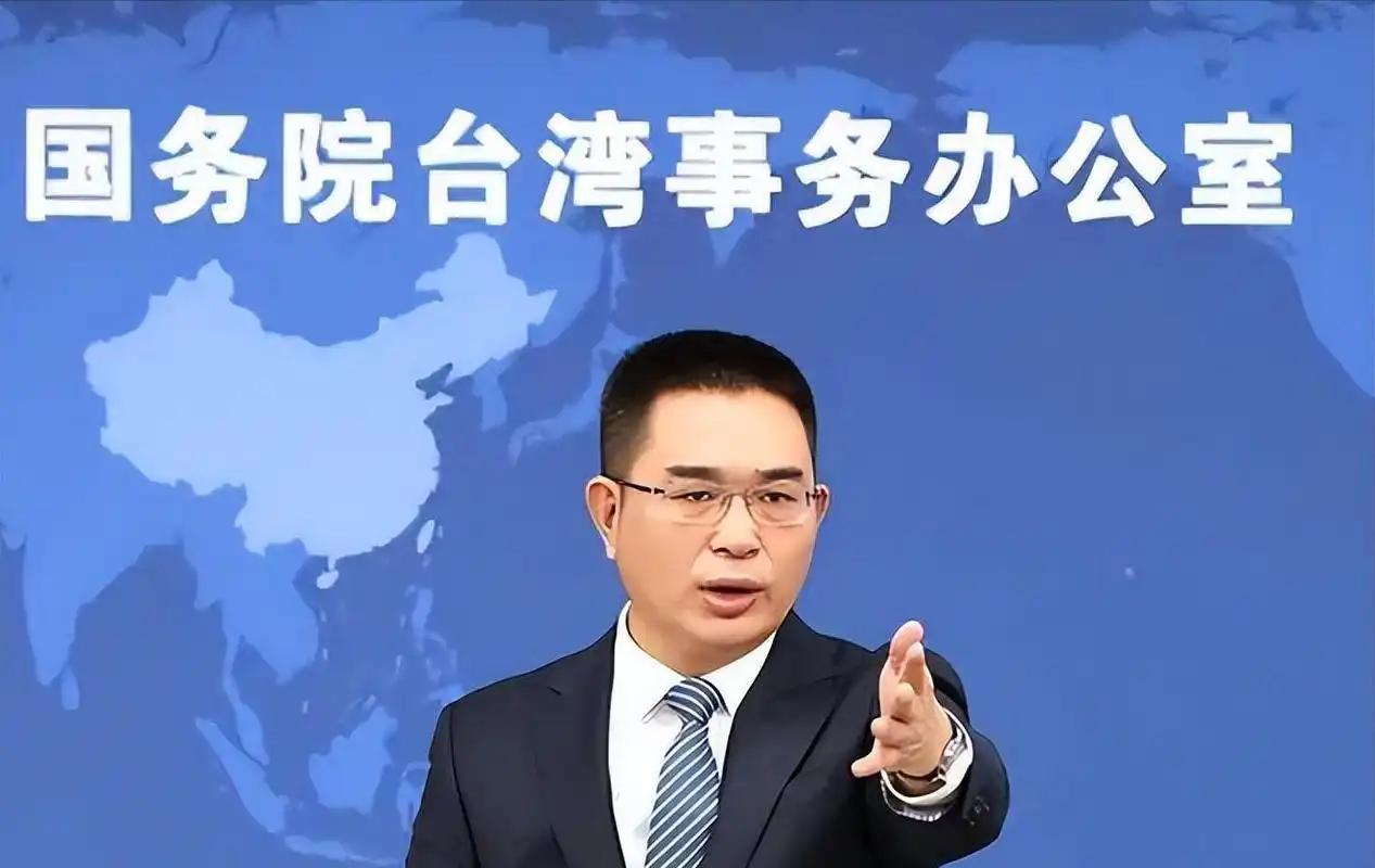 台陆委会最近甩出一份通报，说自家两名警察在大陆受了委屈。结果万万没想到，冲上来第