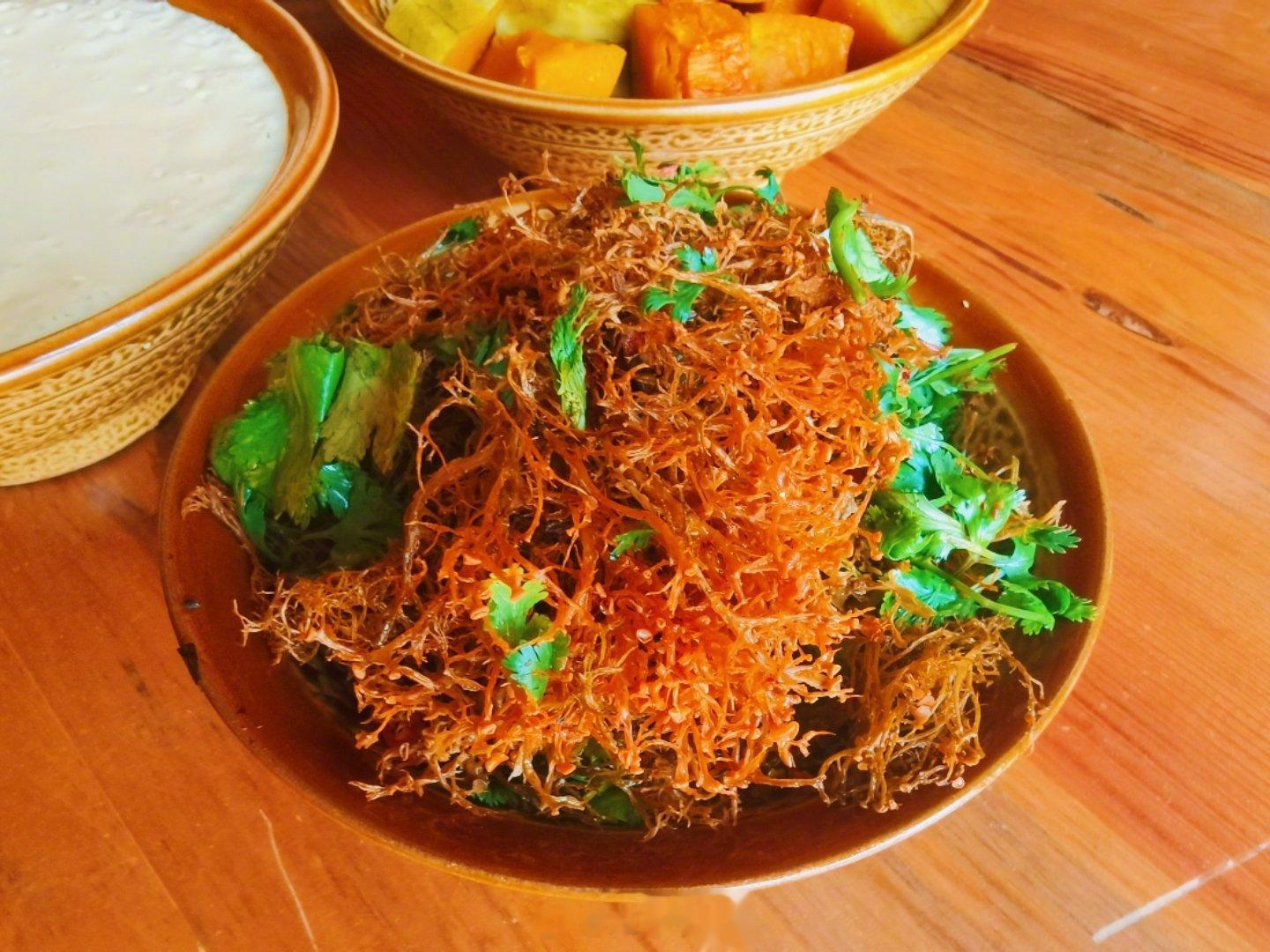  云南动植物丰富，食材也是贴近大自然，来到石林，各种当地美食走起，树花大家见过吗