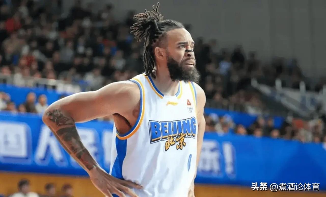 这场球太戏剧：北京104-109不敌福建，四连胜被终结，麦基天神下凡却被关键换人