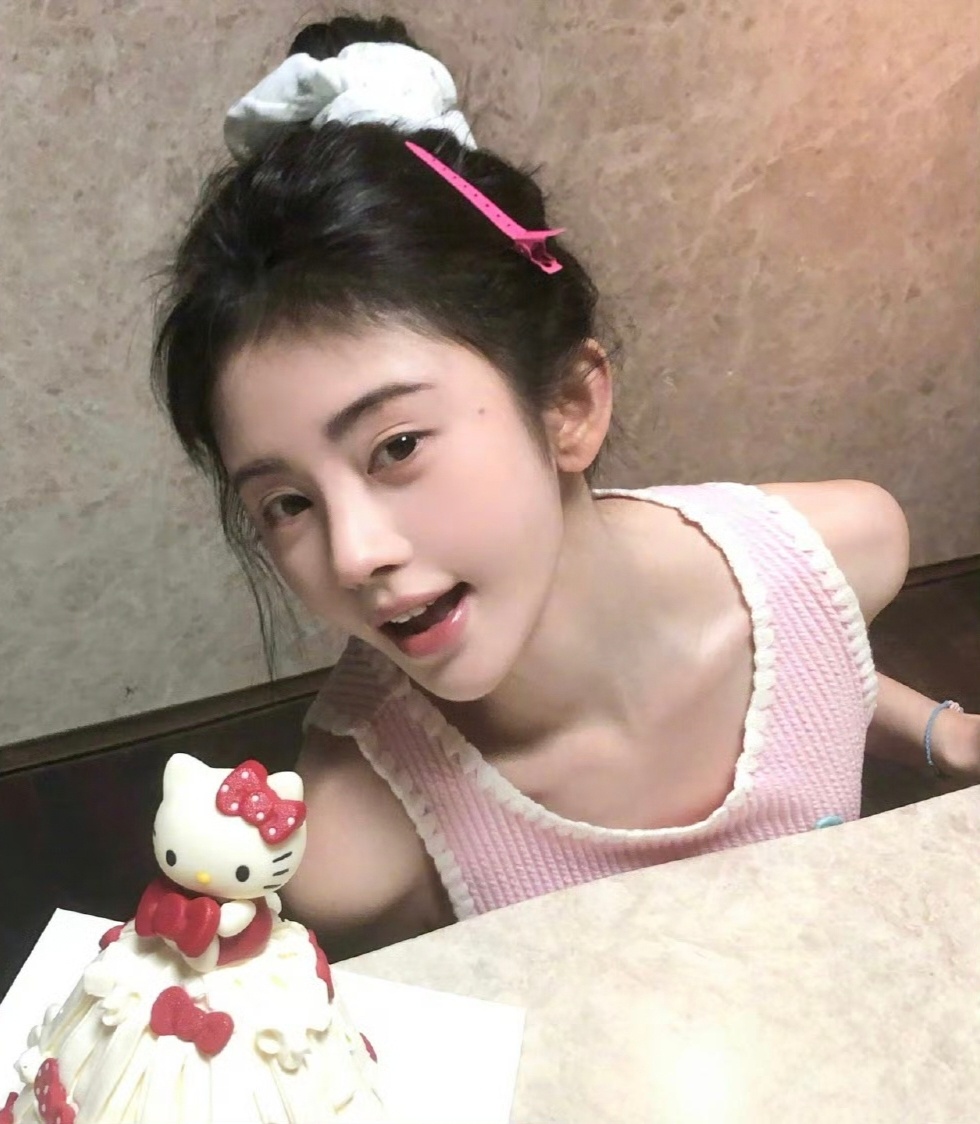 🍊鞠婧祎阿黛💙鞠婧祎来战不喜欢你晚睡 希望你开开心心睡觉૮ ºﻌºა