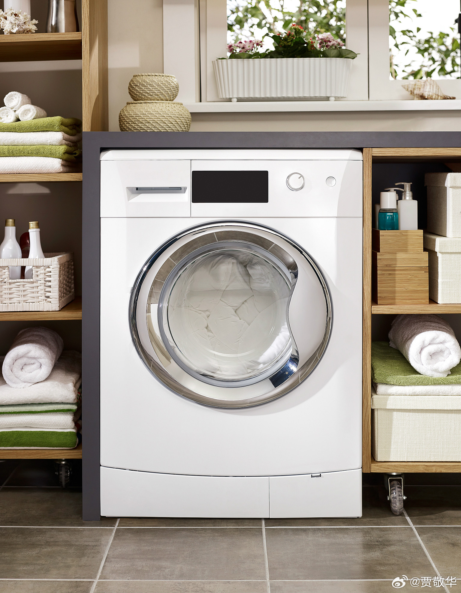 #洗衣机空气洗有什么用# 家里有一台洗衣机，支持空气洗，这项功能还是比较实用的。