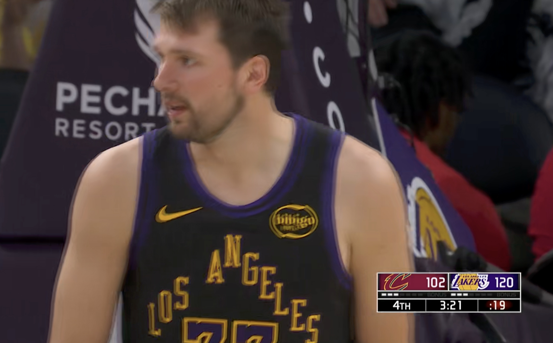 暂停，湖人领先18分，最后3分21秒 