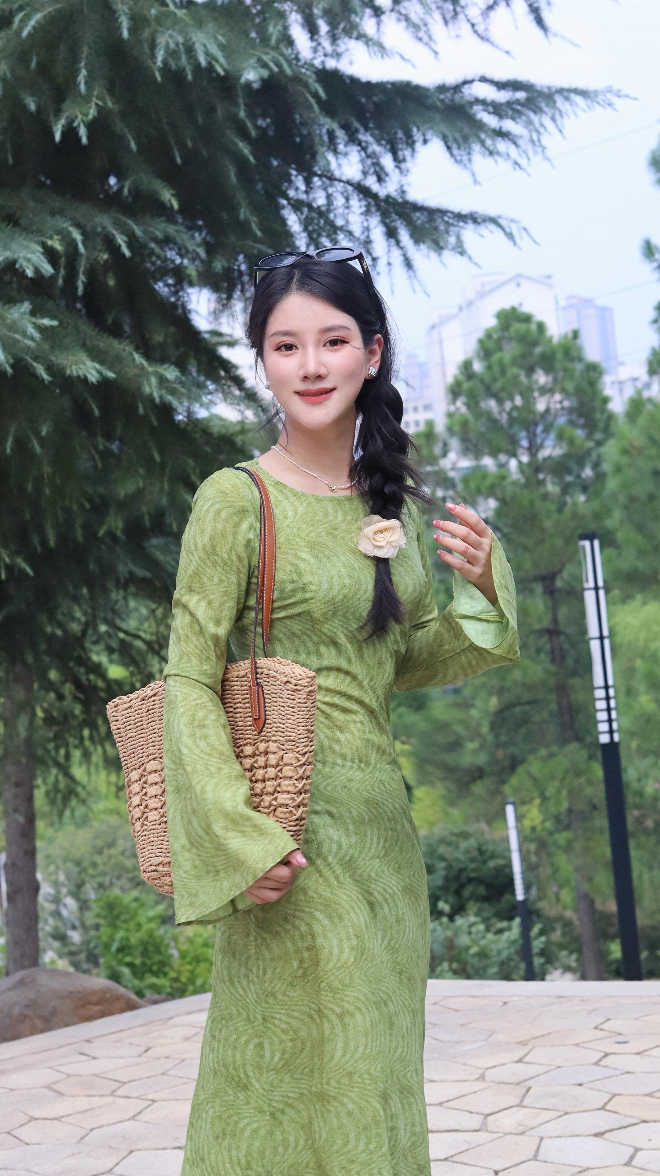 “如果不是为了柴米油盐，我猜，每个人都是浪漫的，自由的。但是长大两个字...