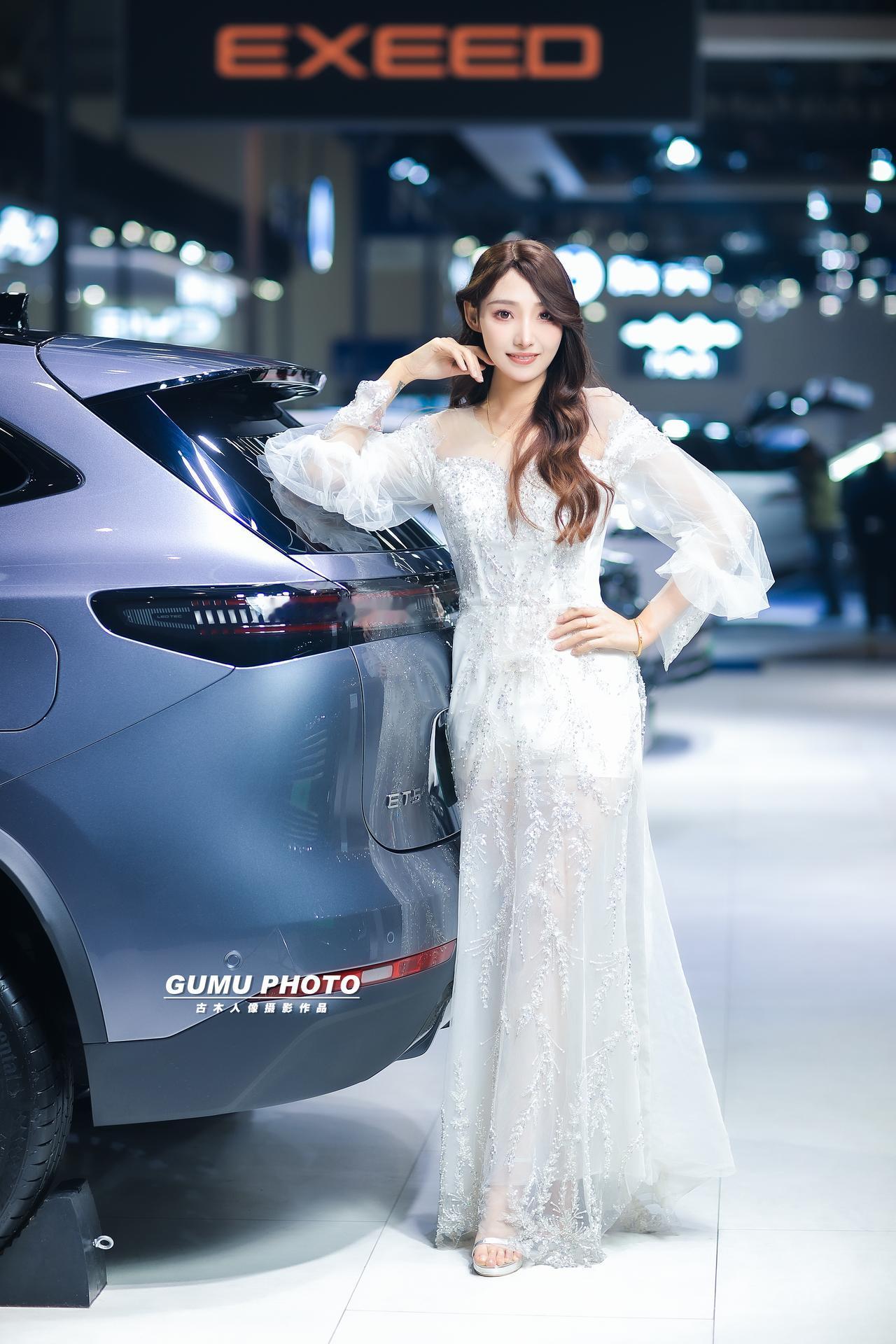 2025重庆汽车消费节星途展台模特小姐姐