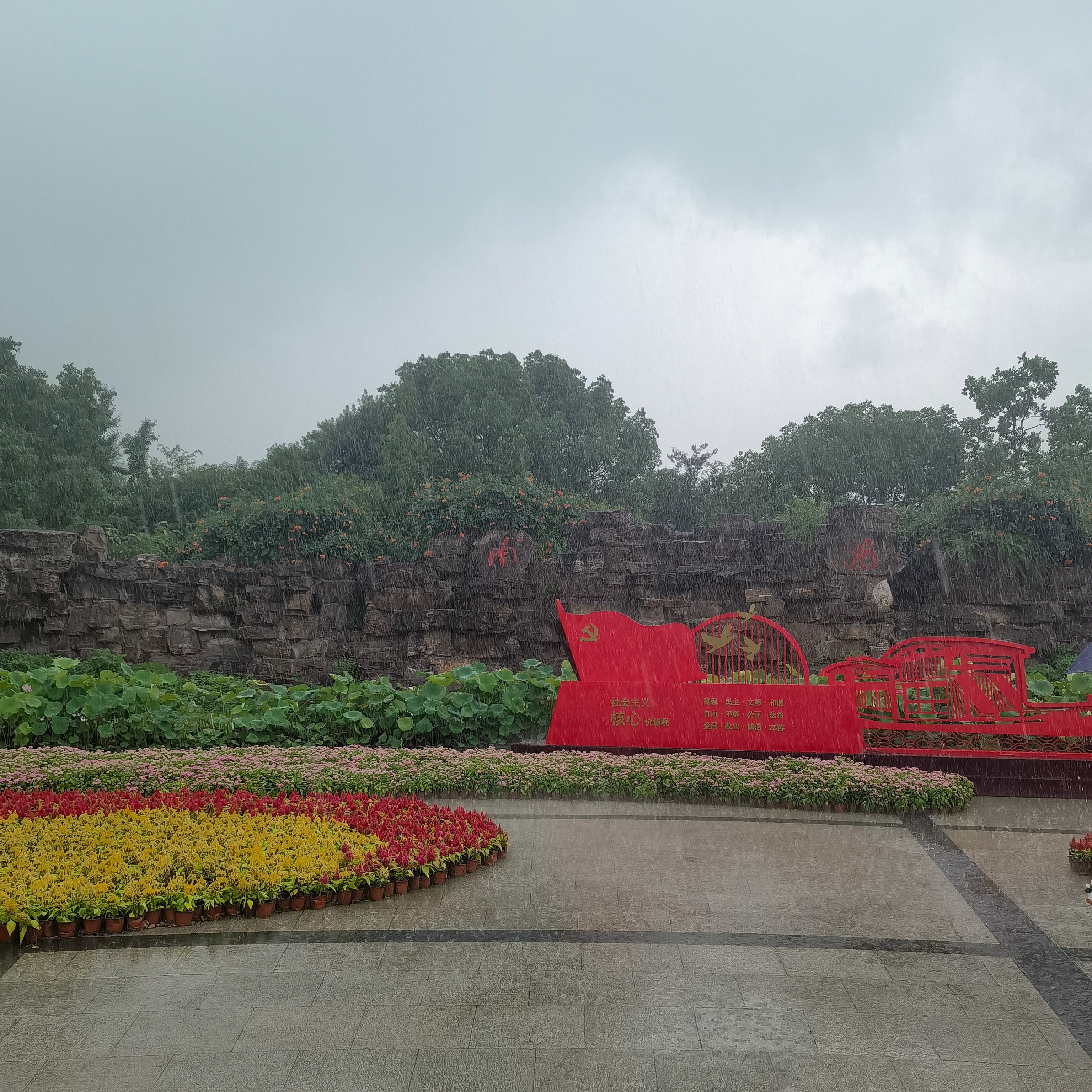 到了南湖景区门口就开始下大雨果然是烟雨楼前 嘉兴·嘉兴市南湖旅游区