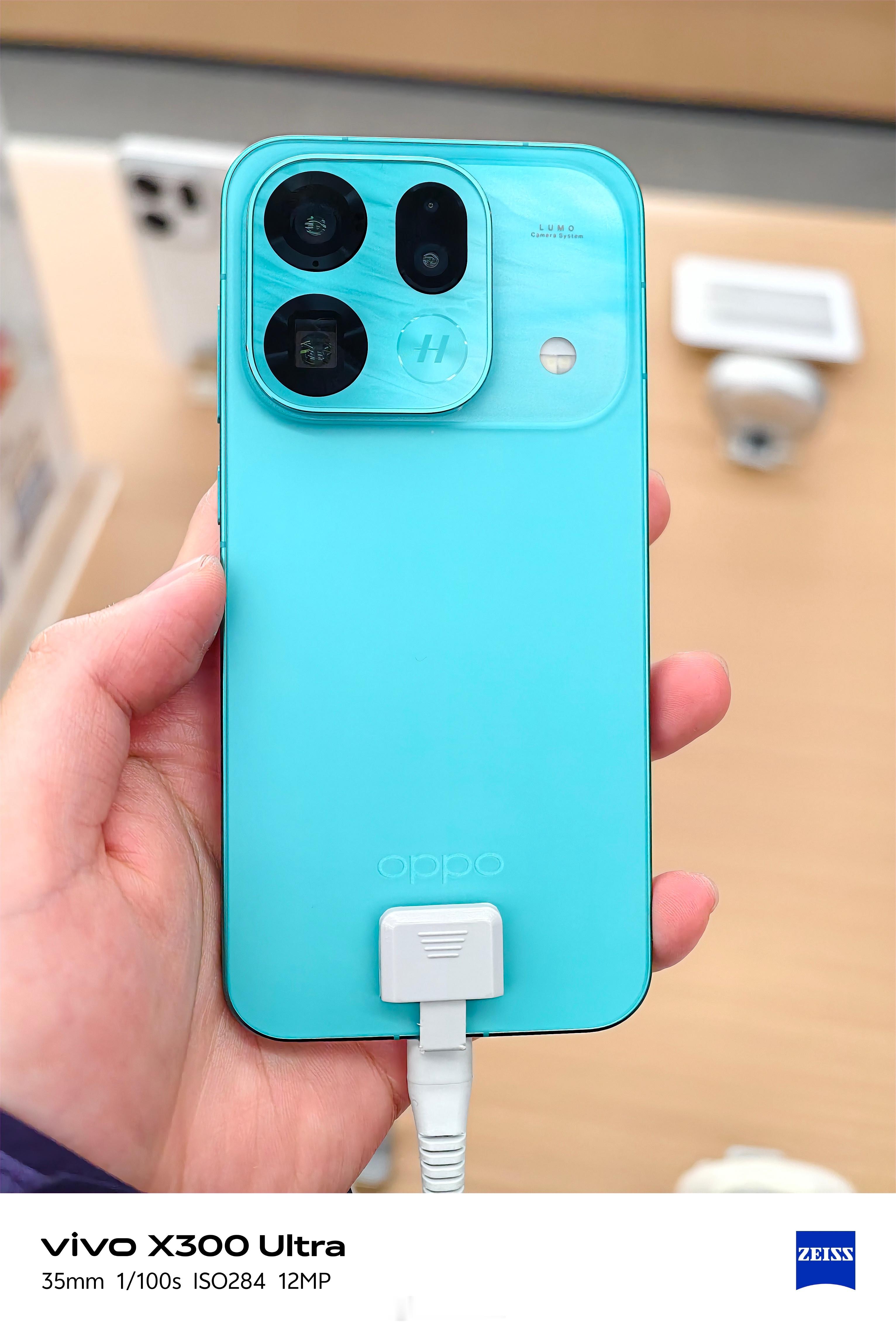 去看了眼我最喜欢的find x9sPro，屏幕边框是真的窄，视觉冲击力有点强的，