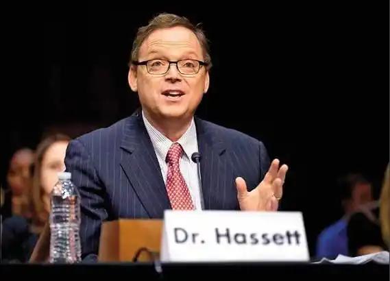 “我猜潜在的美联储主席也在这里。” 这一句话，直接让黄金反弹，美股拉升。特朗普的