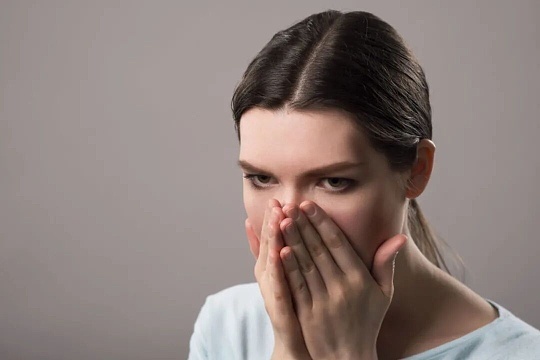 高敏感人不擅长社交但擅长看穿高敏感人的确常常在喧嚣的社交场合里感到疲惫，却能凭借