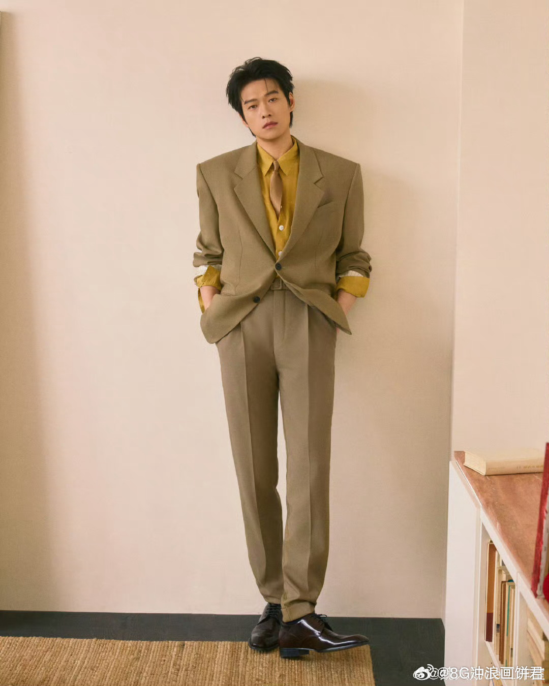 魏大勋 Bking味要冲出屏幕了 何为气场具象化？看魏大勋便知。利落的手部线条，