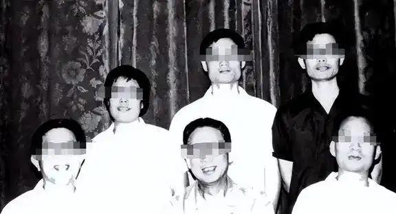 1982年，中国驻莫桑比克大使馆翻译唐健生干了一件疯狂的事，他杀死了大使馆里的所