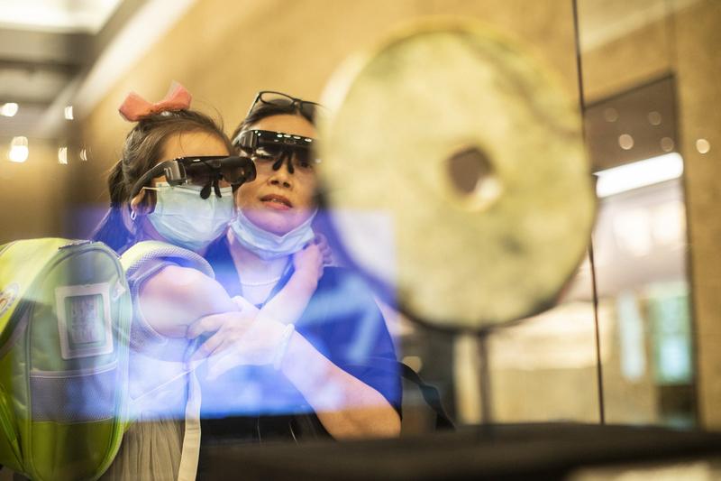 2025年11月有个超酷的事儿，央视记者用中国智造的智能眼镜拍摄联合国记者会。当