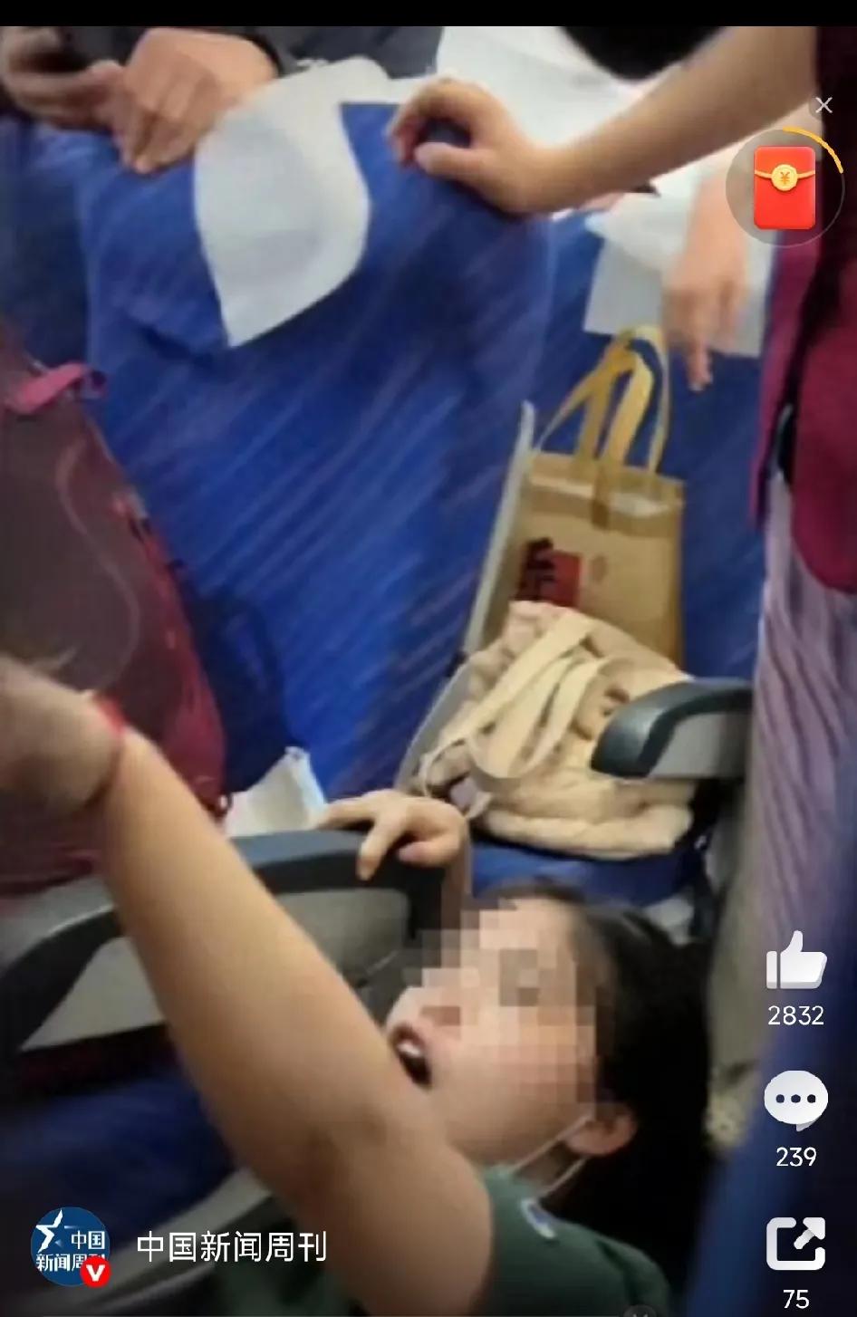 网友发视频称，自己遇到了一件在飞机上打架的事情。

8日，从深圳飞大连的南航CZ