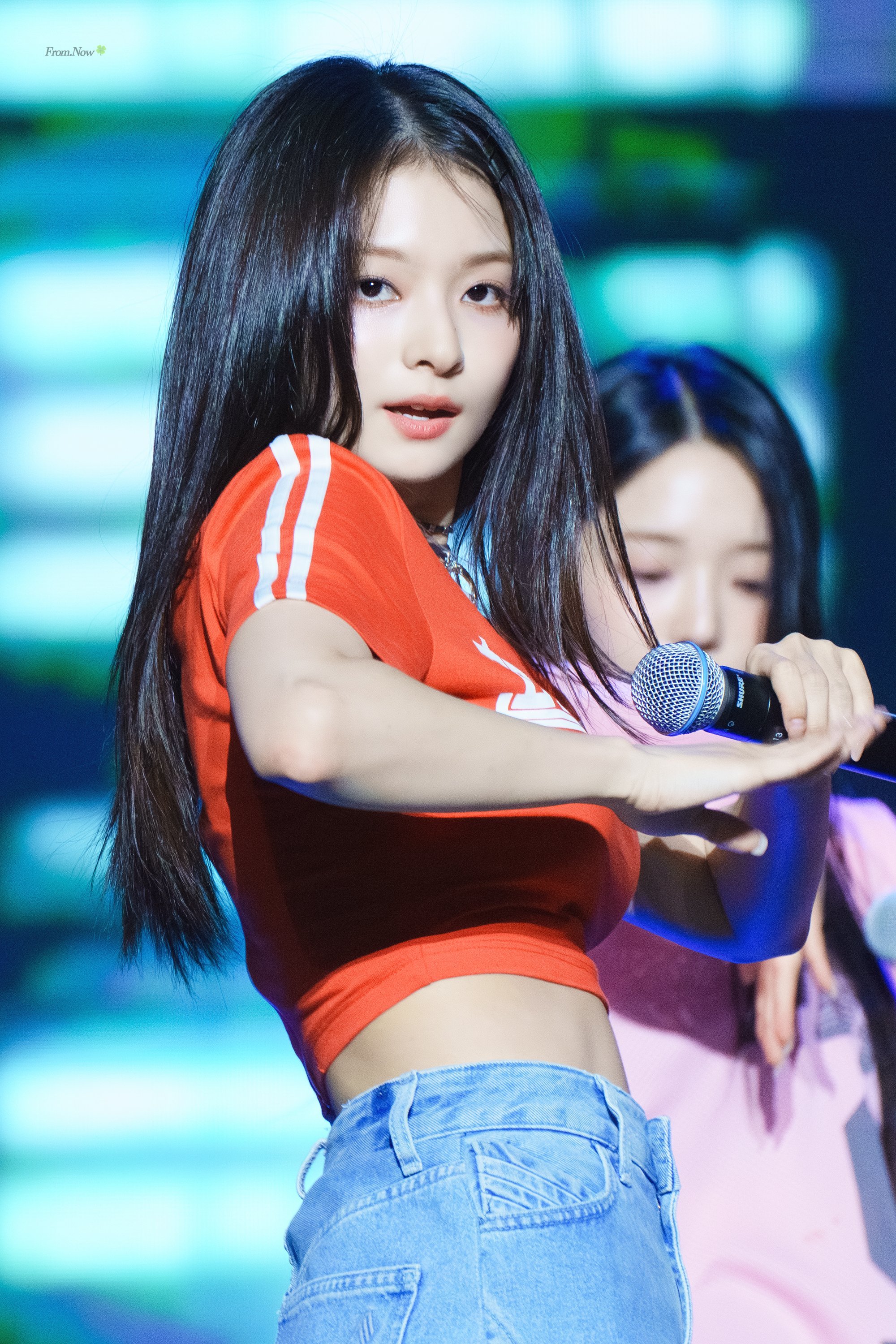 #李娜炅[超话]#🐣#蜜桃笑颜李娜炅# [图片]240518 庆熙大学校庆 H