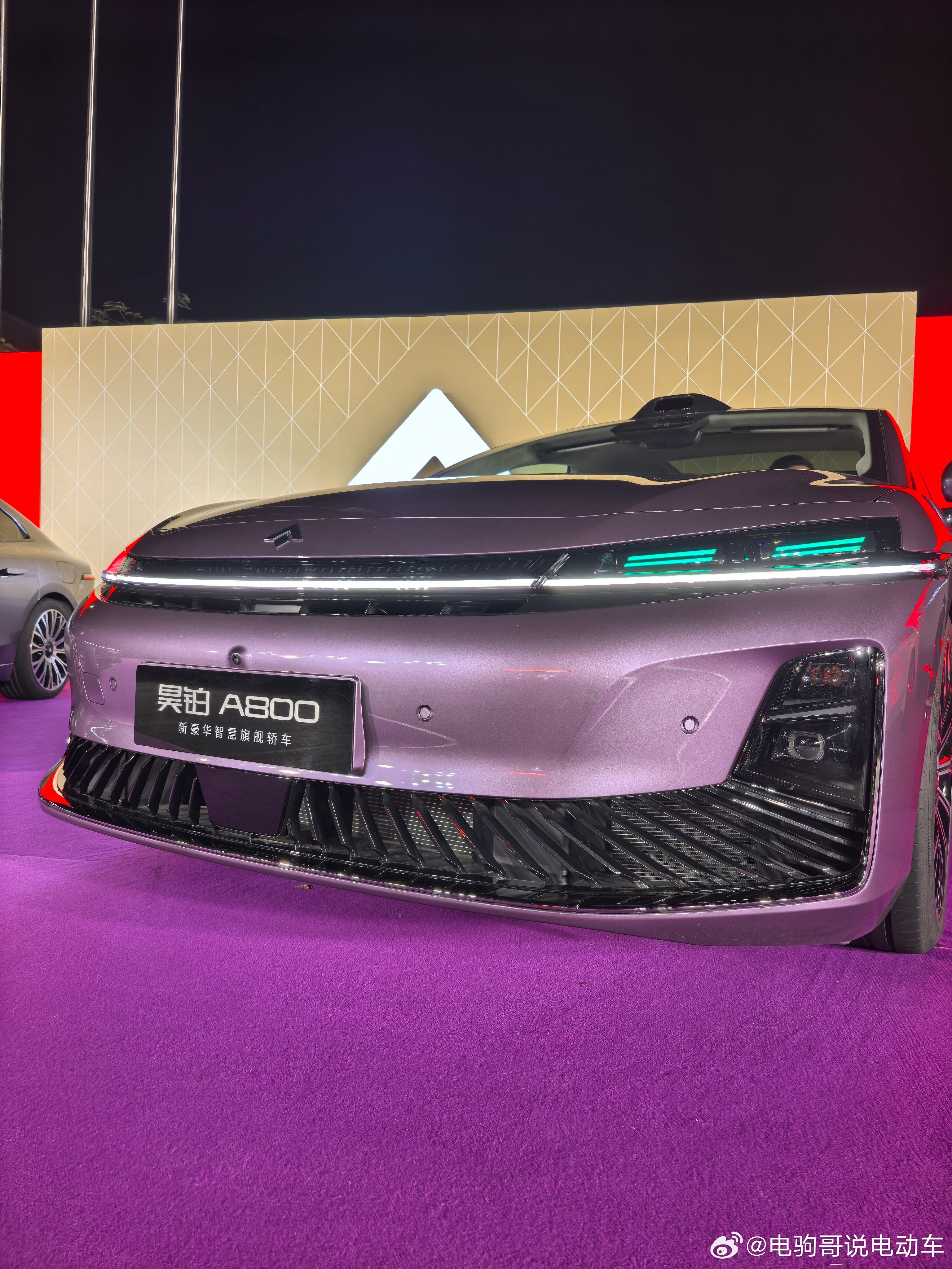 昊铂A800含华量很高。搭载华为896线激光雷达，并且是四激光雷达，软件是乾崑A