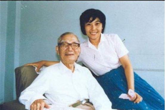 [浮云]1967年，妻子刚去世，快80岁的茅以升就和6个孩子商议，想要续娶。当他