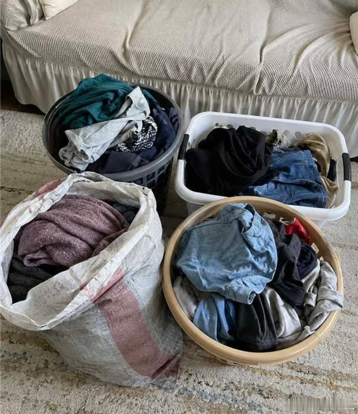 衣服不穿了最好的办法旧衣不是垃圾！衣服不穿了最好的办法，优先流转给有需要的人，比