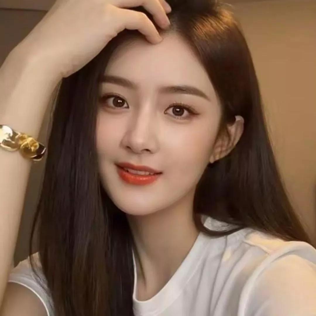 元气少女，温柔可人，甜美妆容，时尚穿搭