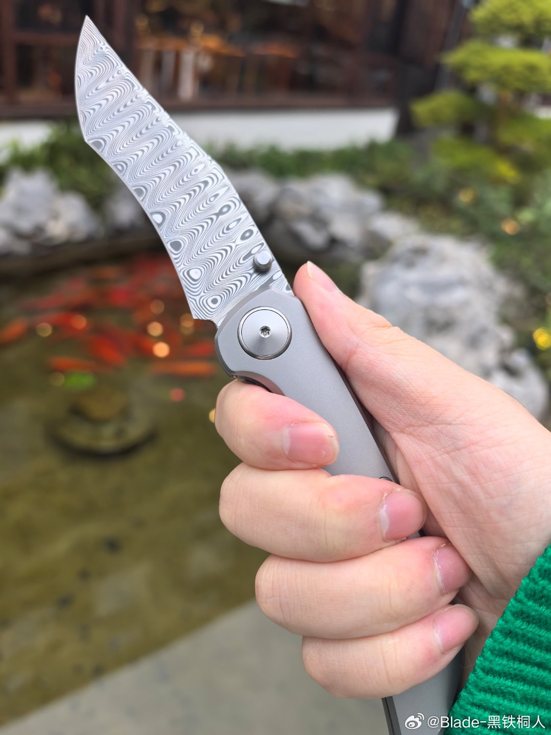 这踏马，多帅呀我是挺喜欢这种细长类型的现代造型里面还有一些优雅推刀钮开合的顺滑度