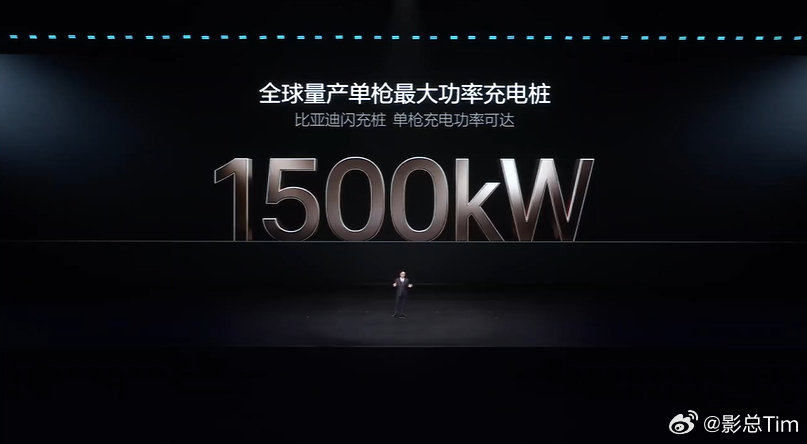 比亚迪全球首创闪充桩来了 比亚迪这套“滑轨悬吊式T型闪充桩”确实打破了目前主流直