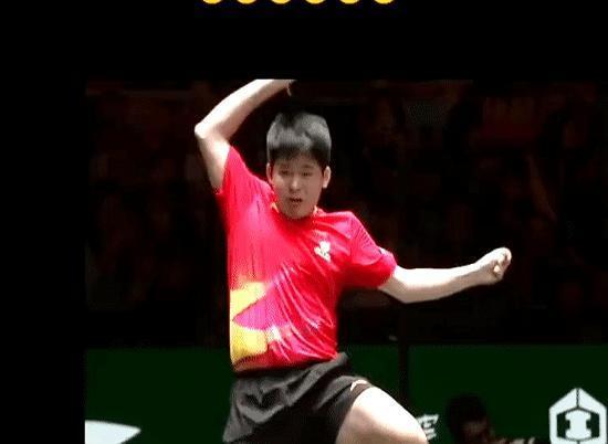 石头和大丫头也是挺可爱的，一个丢球皱巴巴的，一个丢球都要蹦哒
 

明明就差一分