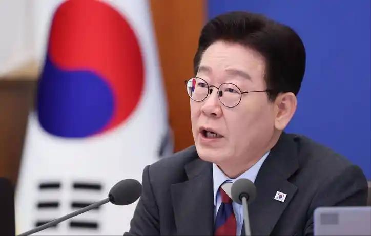 [月亮]多国接连发声反对“拜鬼”，日本政要再碰历史红线，为何亚洲各国难以沉默？