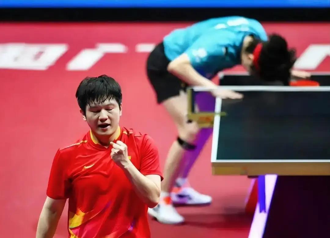 王楚钦搏命爆冲的那一板，在樊振东眼里可能是慢动作。
 
这不是玄学。国际乒联数据