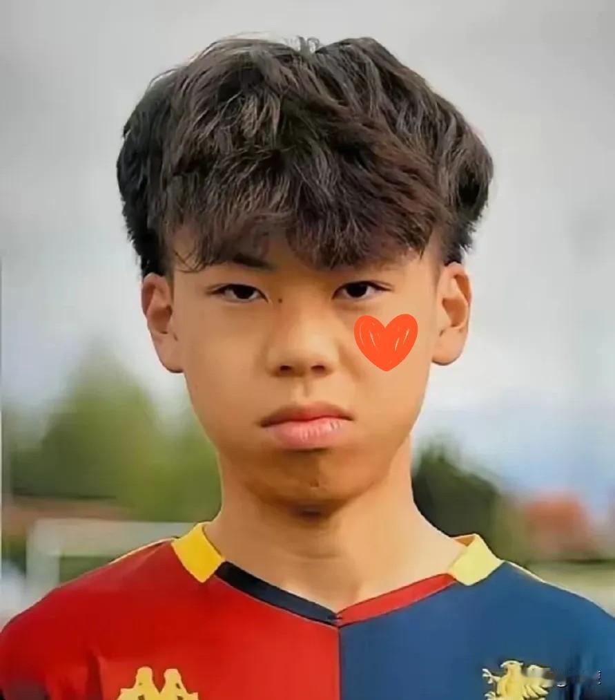 意大利足协直接联系了15岁的蔡昀翼，说只要他点头就能进国青队，没想到蔡昀翼想都没
