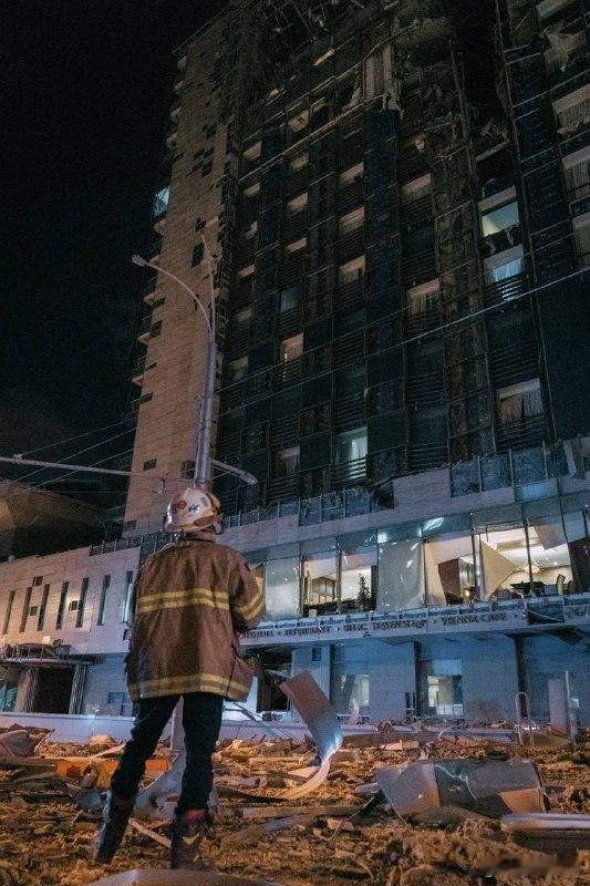 俄罗斯用 S-300导弹袭击哈尔科夫市中心，造成至少14人受伤。#俄乌战争# ​