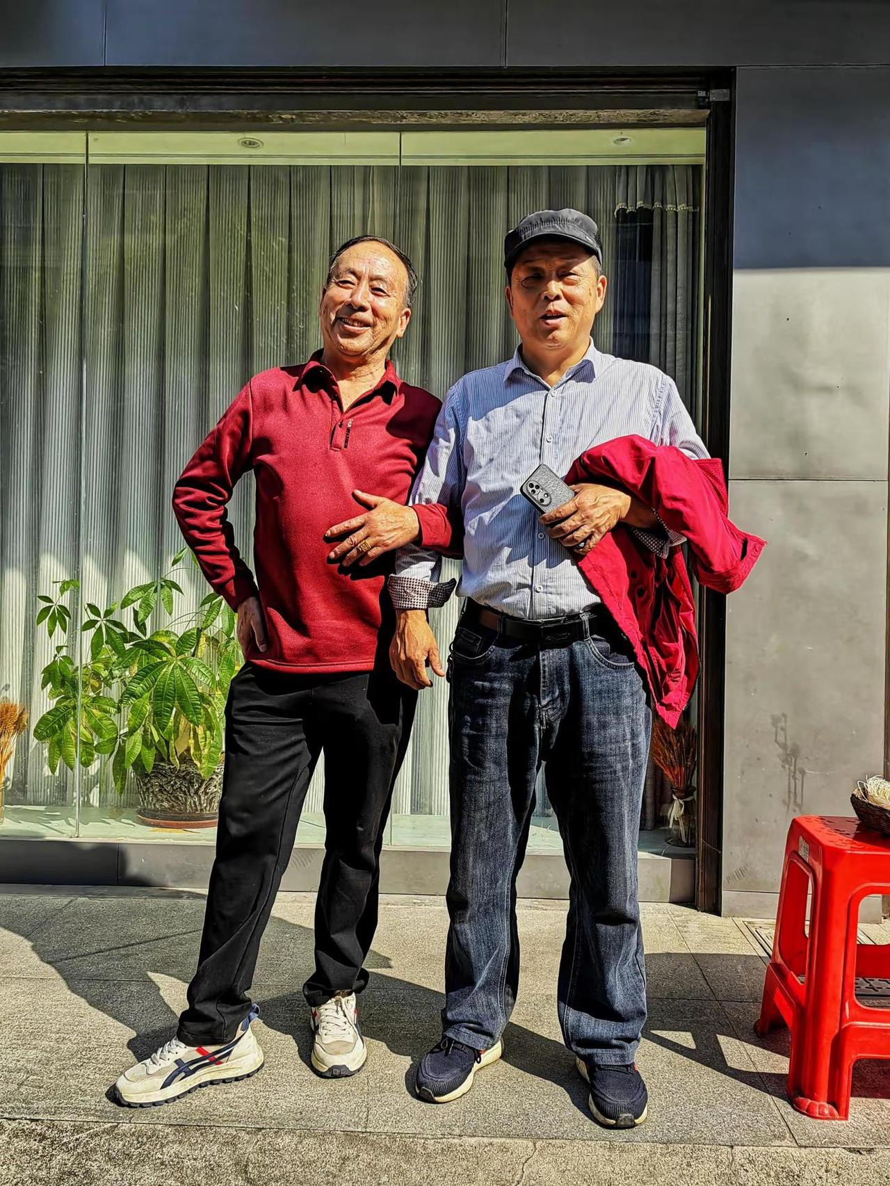 谢园长比我大9岁但精气神很好，值得我学习。2025年浠水县电力幼儿园秋季亲子运动