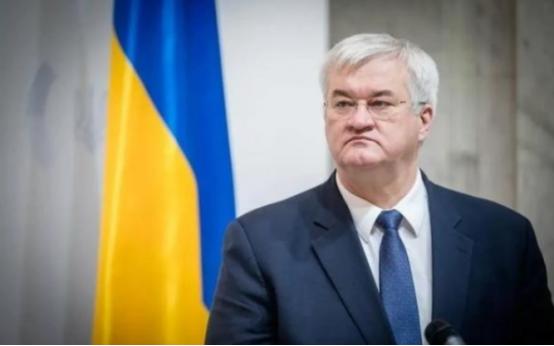 乌克兰副外长访华，中方挑明态度：
 
中国不是收容所，更不是冤大头！
 
麻烦看