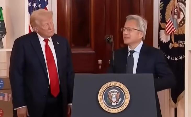 就在刚刚
特朗普非要卖，允许出口H200芯片，但还有2个附加条件。 
 
12月