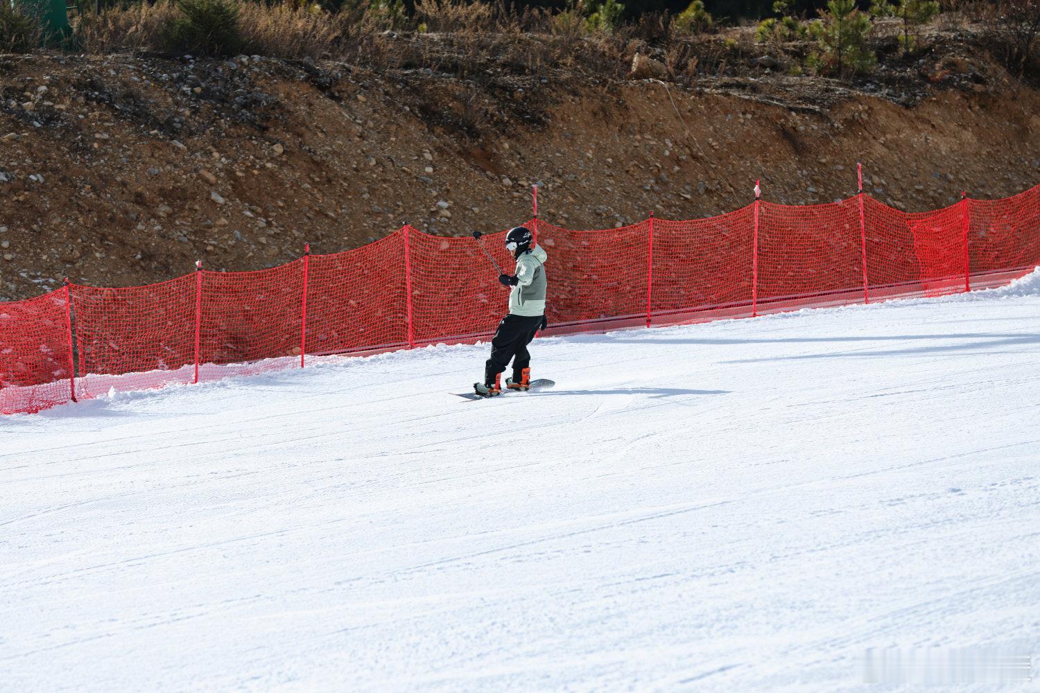 冬季到云南来旅居云南的冬，不止暖阳花香，更有冰雪狂欢。在香格里拉赴雪之邀，于滑雪