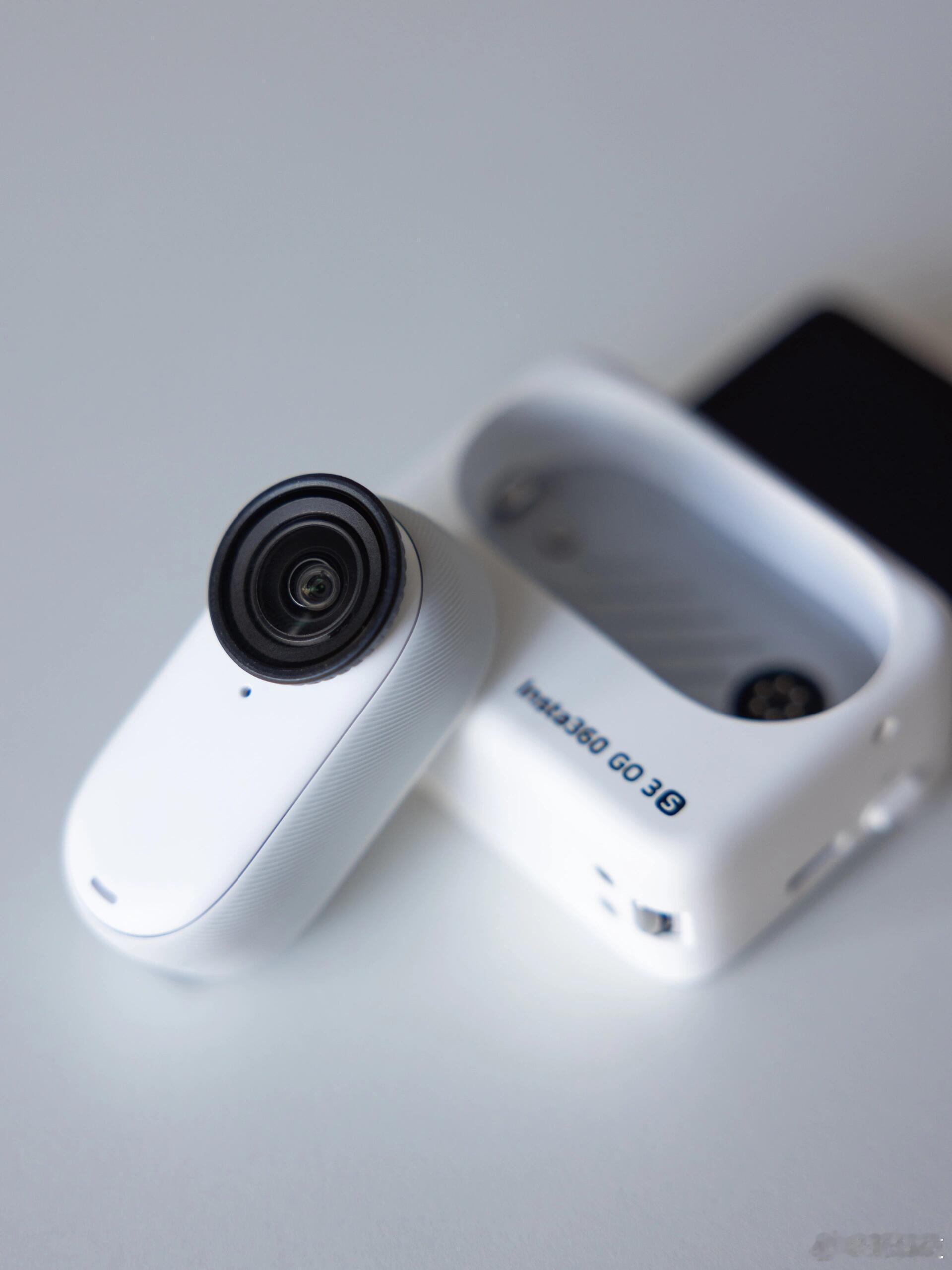 拇指相机影石 Insta360 Go 3s1.白色机身太可爱了！拇指相机超迷。带