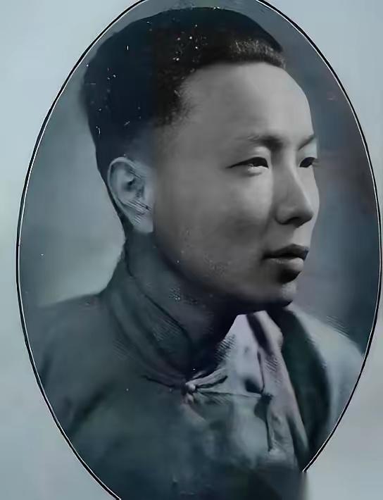 民国有个算命的，叫韦千里。最硬的一次，是宋美龄半夜找上门。当时西安事变，老蒋被扣