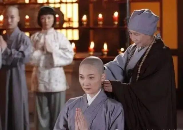 黄蓉与杨过做了什么？难怪郭襄痛哭一场，余生与青灯古佛为伴
 
风陵渡口初相遇，一